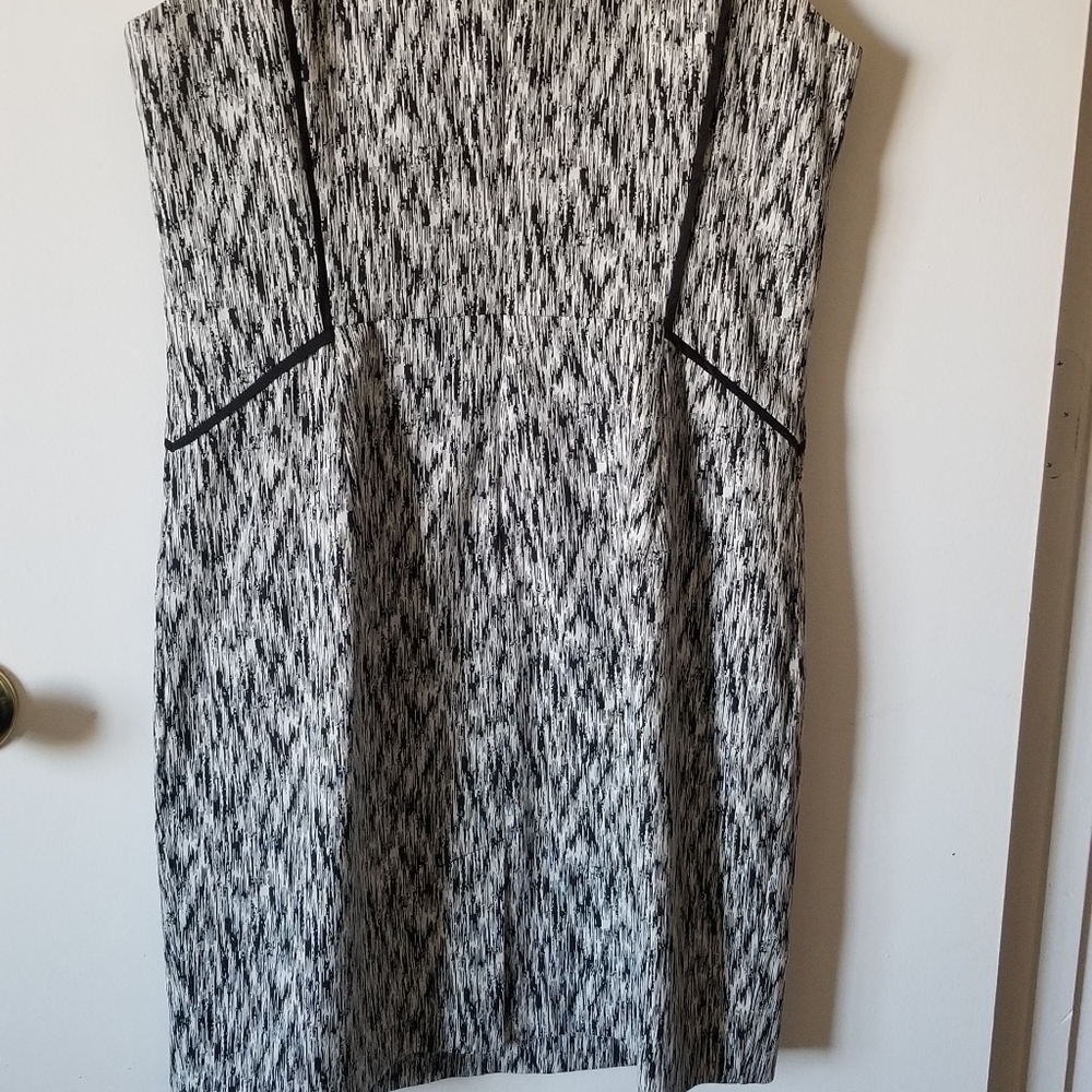 Dress - Picture 4 of 4